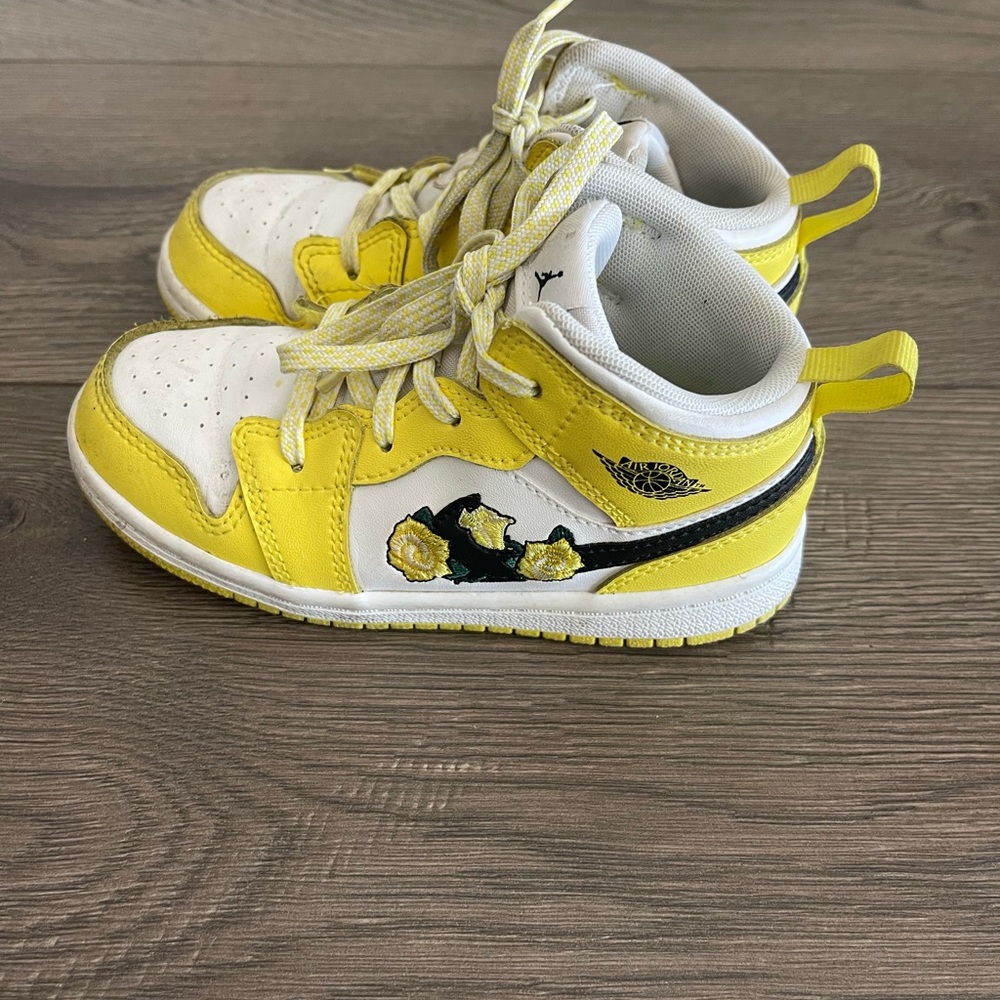 Jordan Kids Yellow and White Sneakers